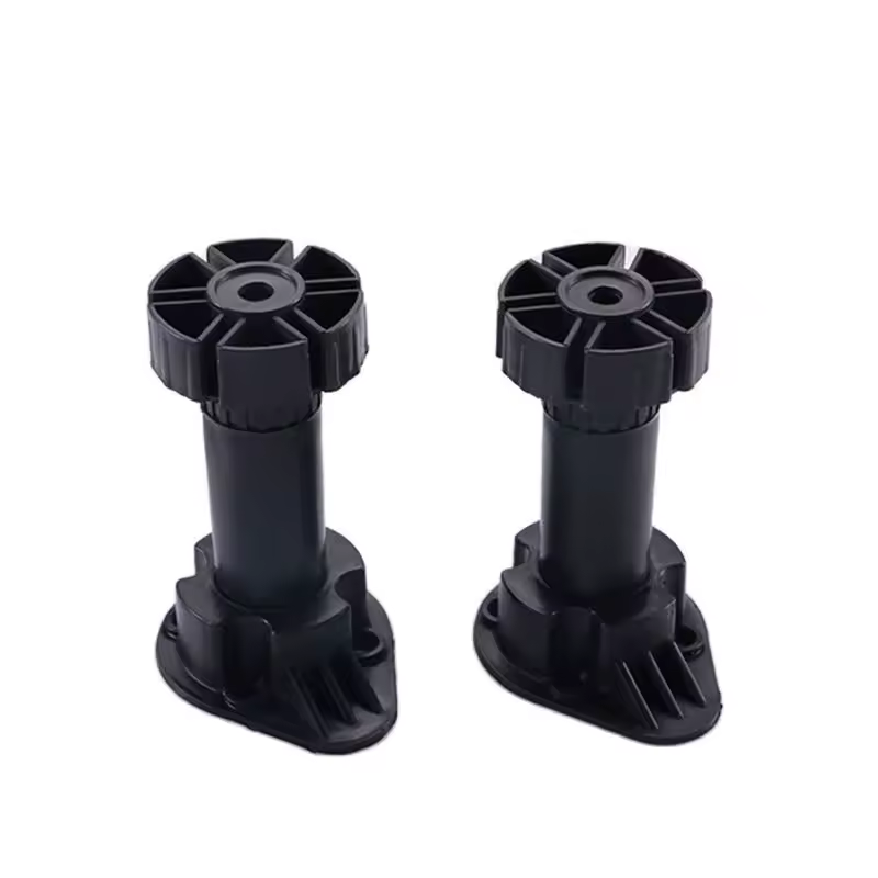 Adjustable cabinet leg
